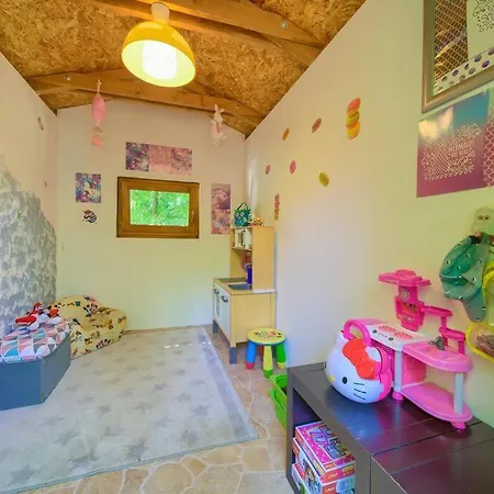 Villa Laura With Beautiful Yard And Pool *
