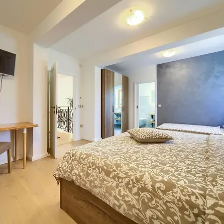 Villa Laura With Beautiful Yard And Pool *