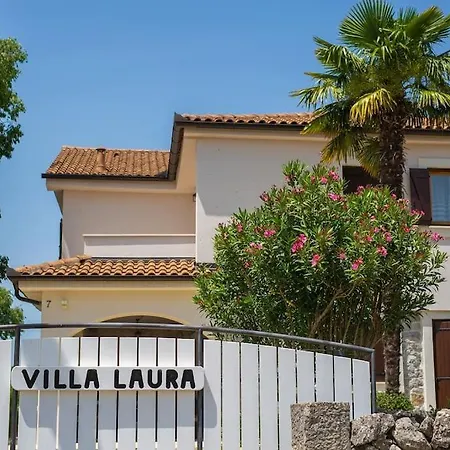 Laura With Beautiful Yard And Pool * Vrh (Krk)