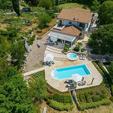 Willa Laura With Beautiful Yard And Pool *