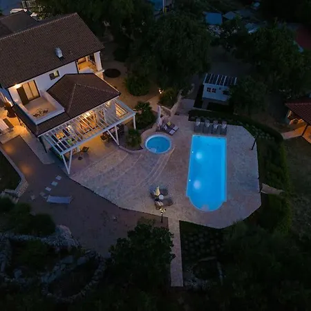 Laura With Beautiful Yard And Pool Vrh (Krk)