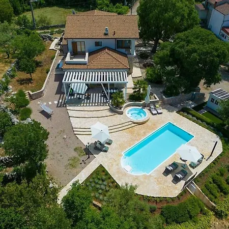 Laura With Beautiful Yard And Pool Vrh (Krk)